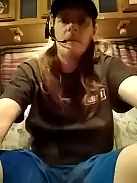 truckerlove69 online show from 02/25/25, 03:42