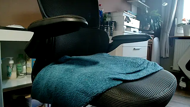 suedel65 online show from 10/23/25, 03:00