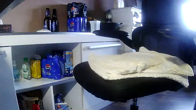 suedel65 online show from 02/06/26, 04:21