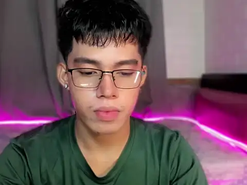 Snapshot of Lightjt04 chatting on 09/18/25, 07:05 Lightjt04 online show from 09/18/25, 07:05