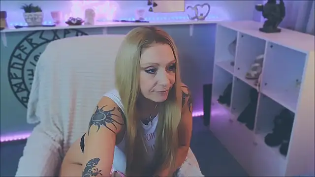 Jan ina online show from 12/12/24, 02:22