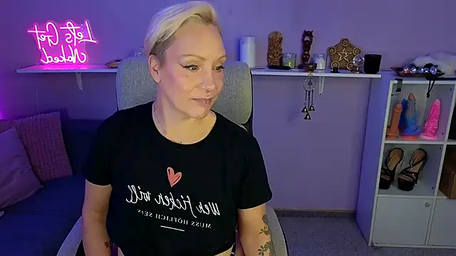 Jan ina online show from 11/20/25, 06:07