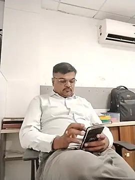 Snapshot of Desi_Londa_143 chatting on 07/07/26, 05:10 Desi Londa 143 online show from 07/07/26, 05:10