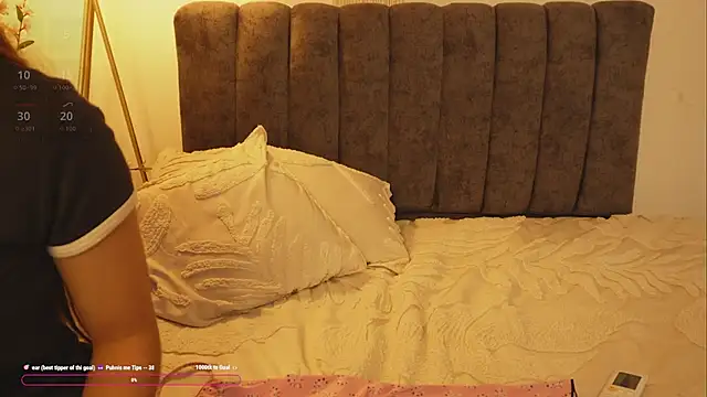 Snapshot of bunnycuteshy chatting on 09/08/25, 04:06 bunnycuteshy online show from 09/08/25, 04:06