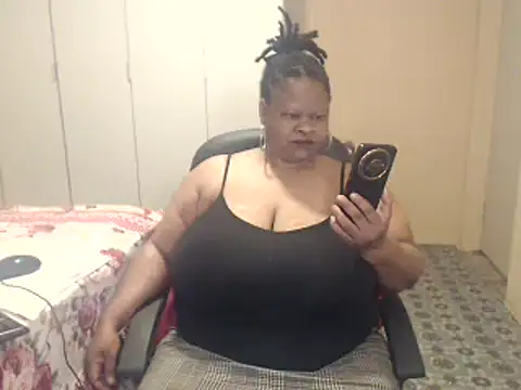 Snapshot of sweetnoziexx chatting on 11/18/25, 05:45 sweetnoziexx online show from 11/18/25, 05:45