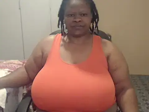 Snapshot of sweetnoziexx chatting on 11/22/25, 04:33 sweetnoziexx online show from 11/22/25, 04:33