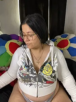 Snapshot of MsConejitaa chatting on 06/27/26, 04:12 MsConejitaa online show from 06/27/26, 04:12
