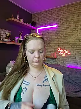 Snapshot of Melissa1994- chatting on 04/21/26, 01:39 Melissa1994- online show from 04/21/26, 01:39