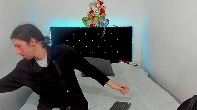 Snapshot of shelby__hotshoww chatting on 12/18/24, 01:15 shelby  hotshoww online show from 12/18/24, 01:15