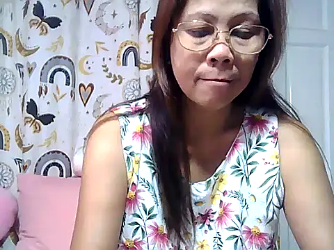 Snapshot of urwife_tobe chatting on 04/19/26, 09:17 urwife tobe online show from 04/19/26, 09:17