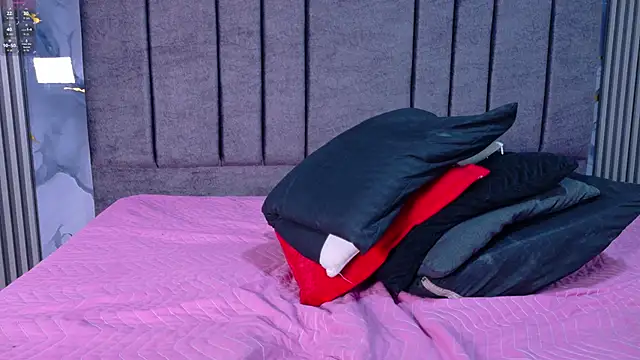 DANIK STAR online show from 10/31/25, 03:24