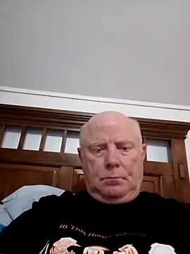 Snapshot of bigspike1960 chatting on 10/28/25, 08:51 bigspike1960 online show from 10/28/25, 08:51