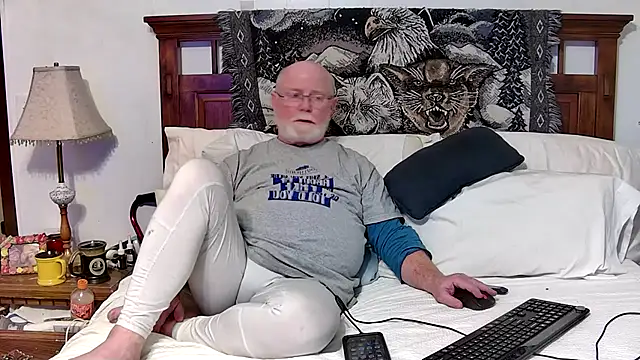 Snapshot of bigspike1960 chatting on 02/07/26, 11:19 bigspike1960 online show from 02/07/26, 11:19