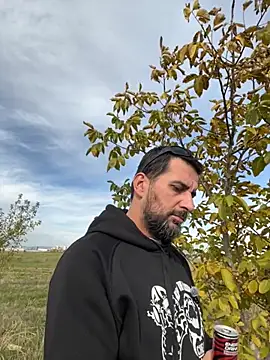 Snapshot of TigerOne19 chatting on 10/30/25, 10:49 TigerOne19 online show from 10/30/25, 10:49