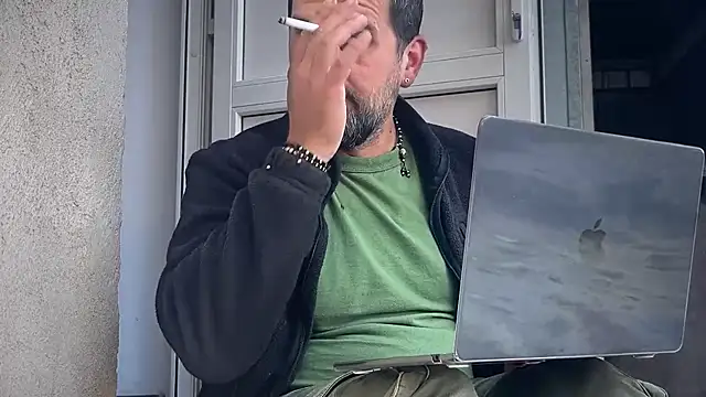 Snapshot of TigerOne19 chatting on 11/01/25, 11:12 TigerOne19 online show from 11/01/25, 11:12