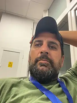 Snapshot of TigerOne19 chatting on 11/10/25, 04:17 TigerOne19 online show from 11/10/25, 04:17