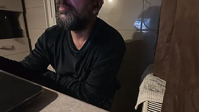 Snapshot of TigerOne19 chatting on 11/11/25, 09:37 TigerOne19 online show from 11/11/25, 09:37