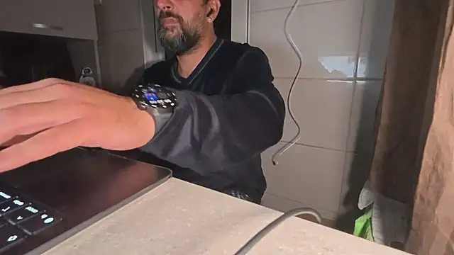 Snapshot of TigerOne19 chatting on 11/12/25, 10:30 TigerOne19 online show from 11/12/25, 10:30