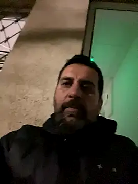 Snapshot of TigerOne19 chatting on 11/13/25, 04:06 TigerOne19 online show from 11/13/25, 04:06