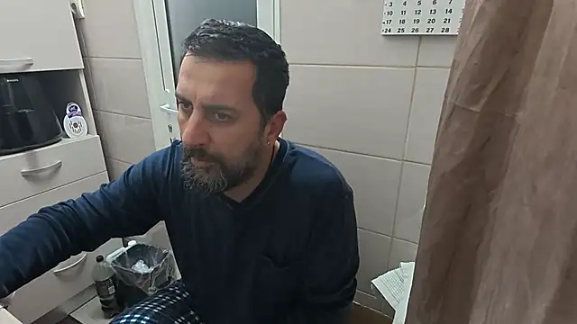 Snapshot of TigerOne19 chatting on 11/14/25, 04:22 TigerOne19 online show from 11/14/25, 04:22