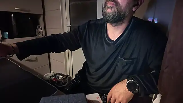 Snapshot of TigerOne19 chatting on 11/14/25, 07:45 TigerOne19 online show from 11/14/25, 07:45