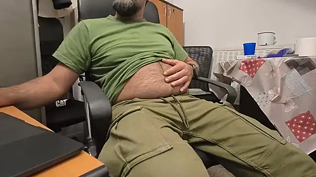 Snapshot of TigerOne19 chatting on 11/16/25, 08:03 TigerOne19 online show from 11/16/25, 08:03