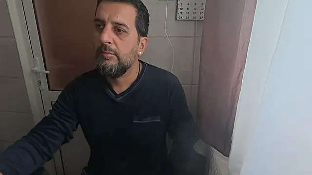 Snapshot of TigerOne19 chatting on 11/18/25, 08:19 TigerOne19 online show from 11/18/25, 08:19