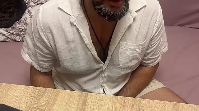 Snapshot of TigerOne19 chatting on 11/18/25, 08:24 TigerOne19 online show from 11/18/25, 08:24