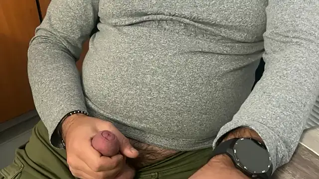 Snapshot of TigerOne19 chatting on 11/22/25, 08:46 TigerOne19 online show from 11/22/25, 08:46