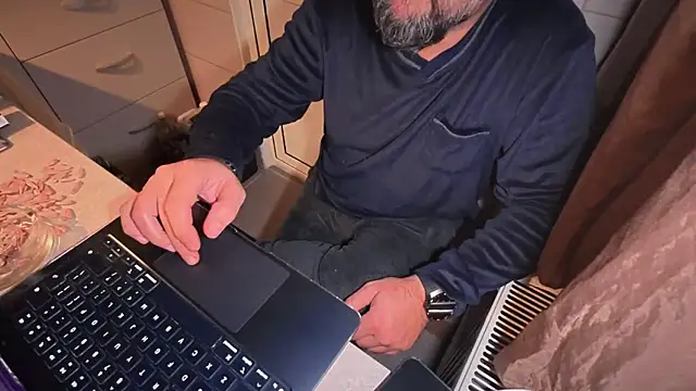 Snapshot of TigerOne19 chatting on 11/23/25, 09:03 TigerOne19 online show from 11/23/25, 09:03