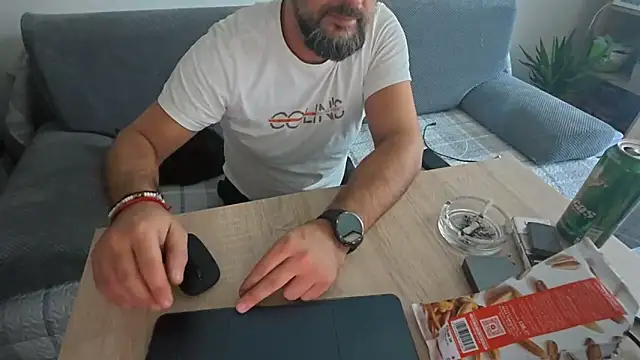 Snapshot of TigerOne19 chatting on 11/24/25, 12:27 TigerOne19 online show from 11/24/25, 12:27