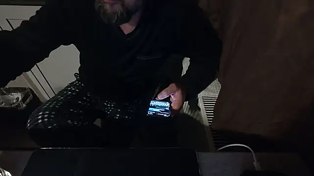 Snapshot of TigerOne19 chatting on 11/29/25, 08:45 TigerOne19 online show from 11/29/25, 08:45