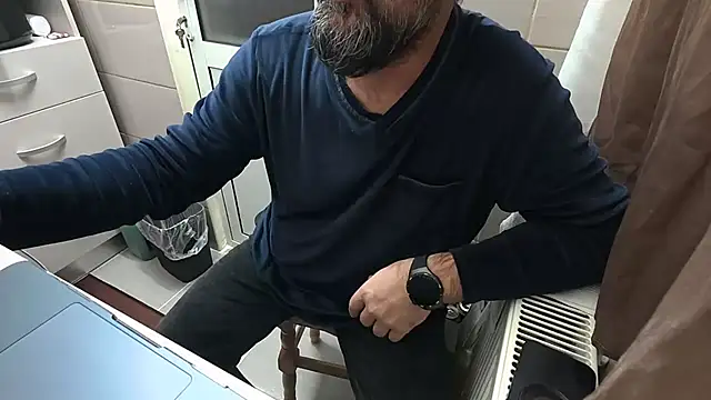 Snapshot of TigerOne19 chatting on 12/13/25, 07:53 TigerOne19 online show from 12/13/25, 07:53