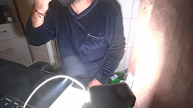 Snapshot of TigerOne19 chatting on 12/14/25, 09:52 TigerOne19 online show from 12/14/25, 09:52