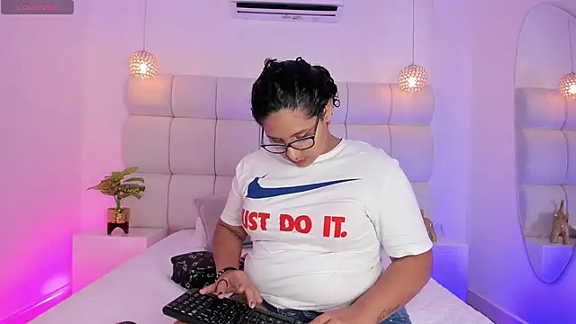 DanielleEvans  online show from 09/19/25, 11:22