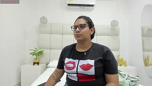 DanielleEvans  online show from 09/22/25, 11:23