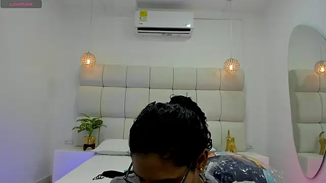 DanielleEvans  online show from 10/27/25, 11:36