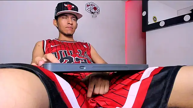 Snapshot of Samuel_Suarez chatting on 04/07/26, 01:28 Samuel Suarez online show from 04/07/26, 01:28