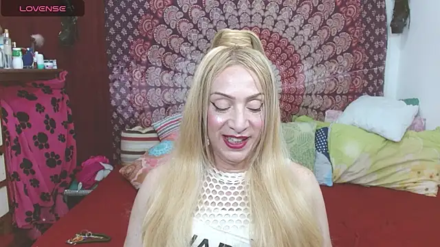 Snapshot of elena_evans chatting on 01/15/25, 06:40 elena evans online show from 01/15/25, 06:40