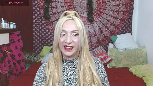 Snapshot of elena_evans chatting on 02/10/25, 09:47 elena evans online show from 02/10/25, 09:47