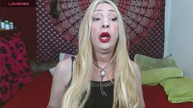 Snapshot of elena_evans chatting on 02/12/25, 12:48 elena evans online show from 02/12/25, 12:48