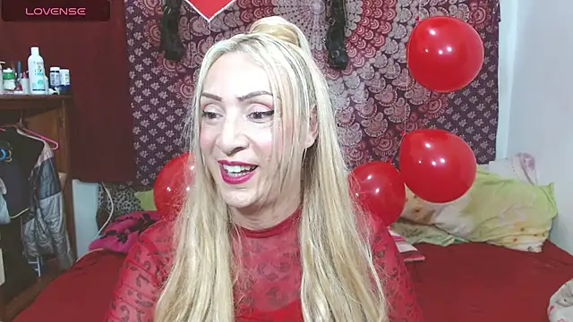 Snapshot of elena_evans chatting on 02/14/25, 09:43 elena evans online show from 02/14/25, 09:43