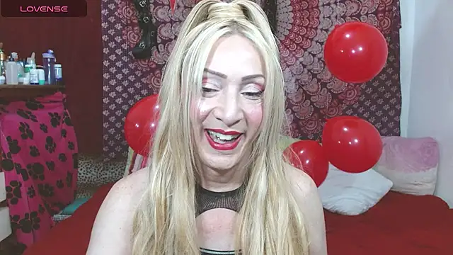 Snapshot of elena_evans chatting on 02/17/25, 05:43 elena evans online show from 02/17/25, 05:43