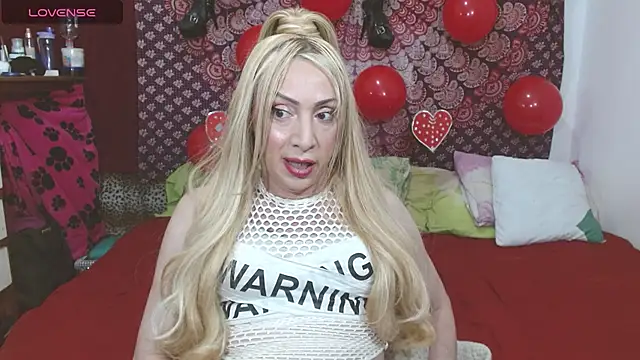 Snapshot of elena_evans chatting on 02/22/25, 09:26 elena evans online show from 02/22/25, 09:26