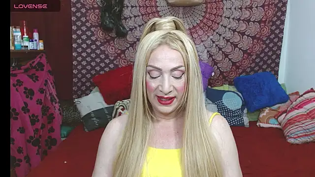 Snapshot of elena_evans chatting on 11/22/25, 05:45 elena evans online show from 11/22/25, 05:45