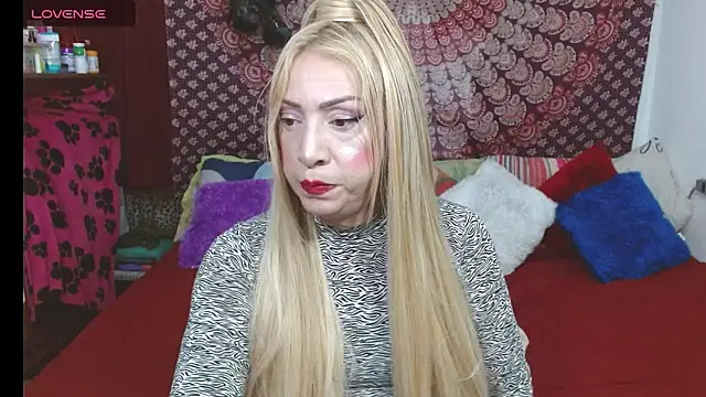 Snapshot of elena_evans chatting on 11/30/25, 05:17 elena evans online show from 11/30/25, 05:17