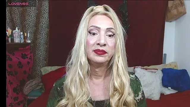 Snapshot of elena_evans chatting on 06/15/26, 06:43 elena evans online show from 06/15/26, 06:43