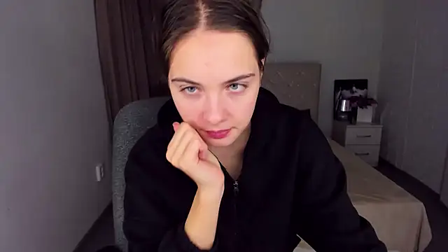 Snapshot of KristinaLoison chatting on 12/18/24, 04:06 KristinaLoison online show from 12/18/24, 04:06