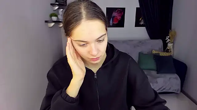 Snapshot of KristinaLoison chatting on 12/24/24, 01:06 KristinaLoison online show from 12/24/24, 01:06