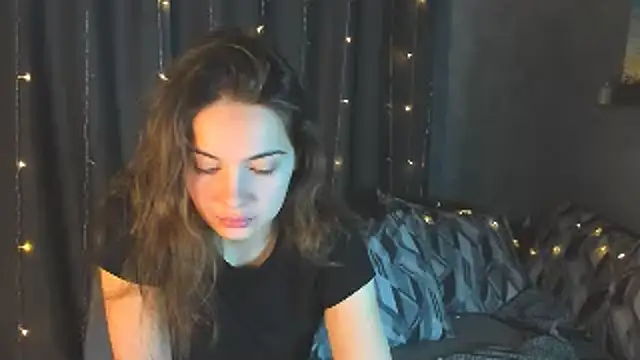 Snapshot of KristinaLoison chatting on 02/04/25, 01:59 KristinaLoison online show from 02/04/25, 01:59